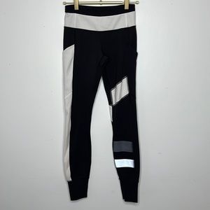 Lululemon Size 2 Speed Tight Full On Luxtreme Black and White